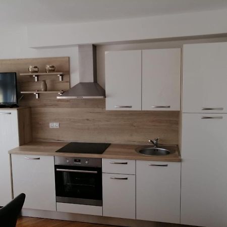 Apartments Leptiric Подстрана Екстер'єр фото