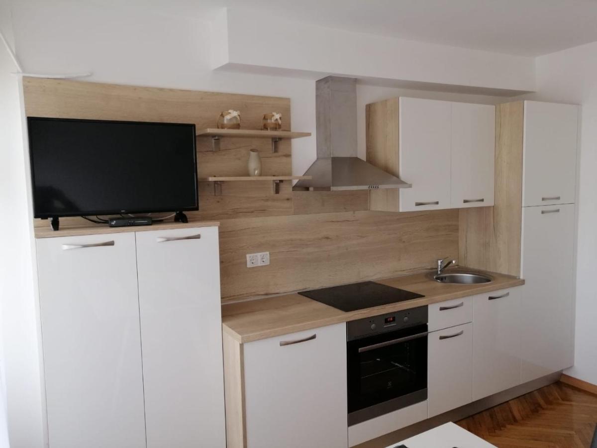Apartments Leptiric Подстрана Екстер'єр фото