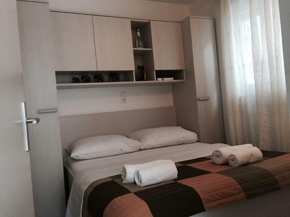 Apartments Leptiric Подстрана Екстер'єр фото