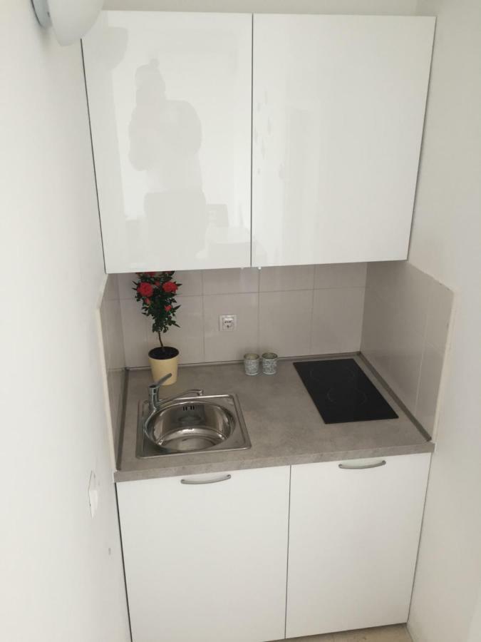 Apartments Leptiric Подстрана Екстер'єр фото