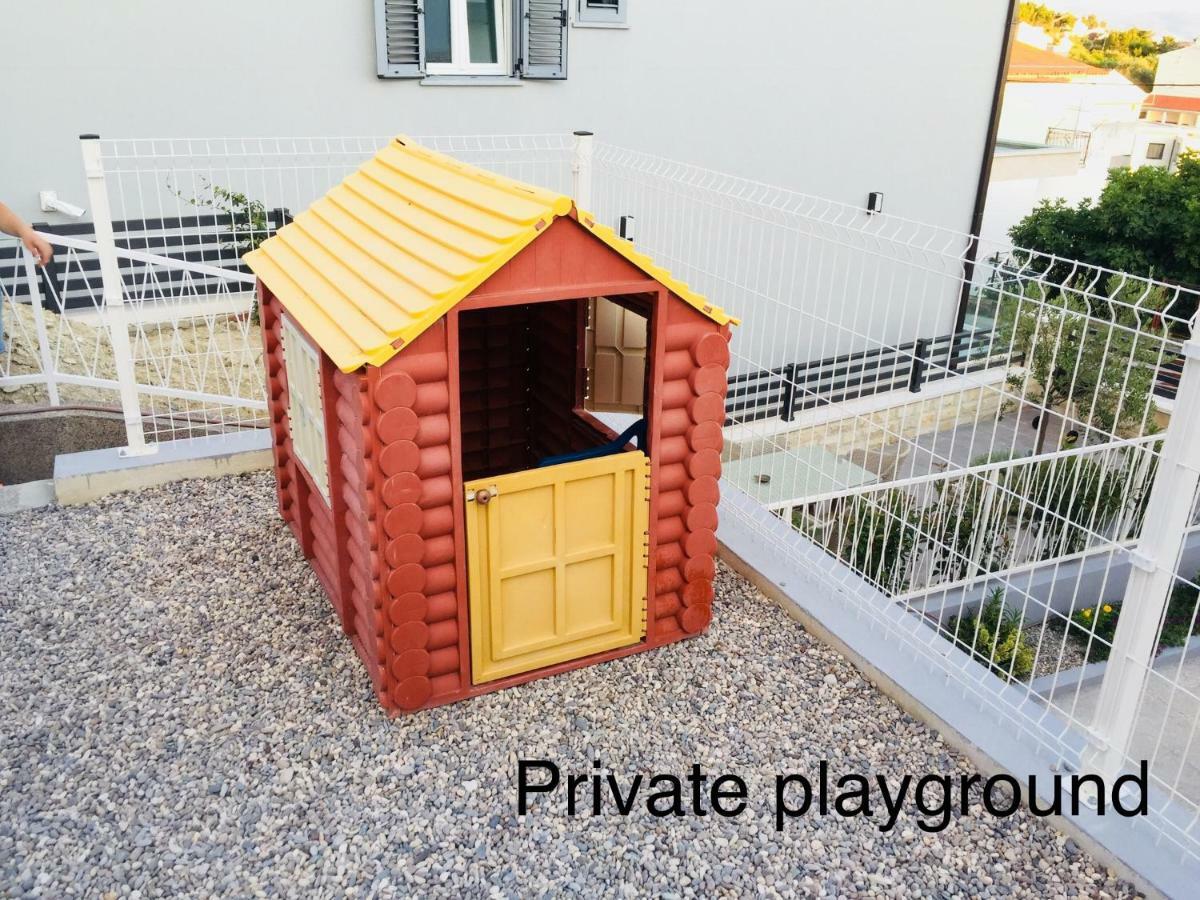 Apartments Leptiric Подстрана Екстер'єр фото